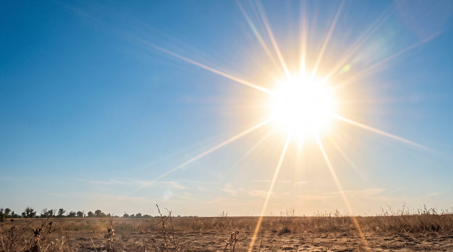 "Пекельна" спека за +30°C - коли нарешті прийде прохолода